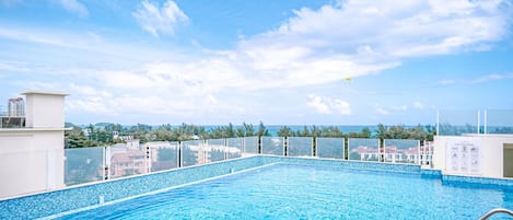 2 piscines extérieures