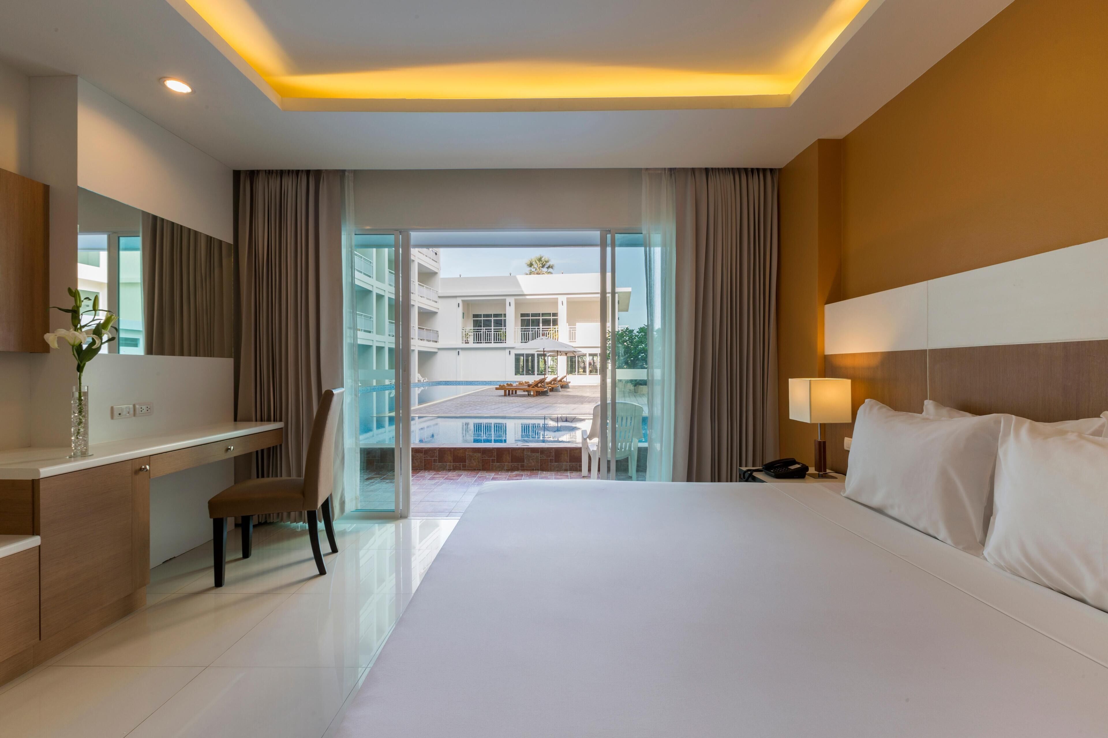 Deluxe Room, Pool Access