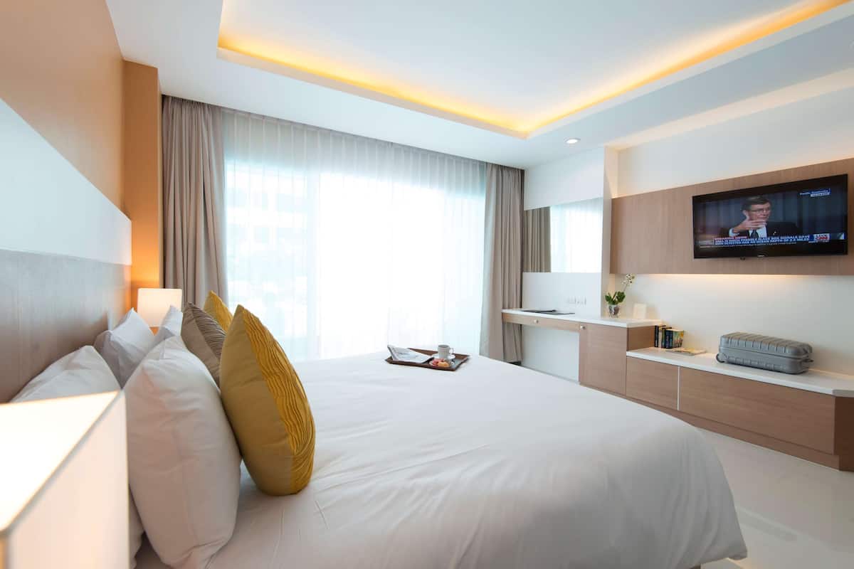 Ropa de cama de alta calidad, minibar, caja fuerte y escritorio