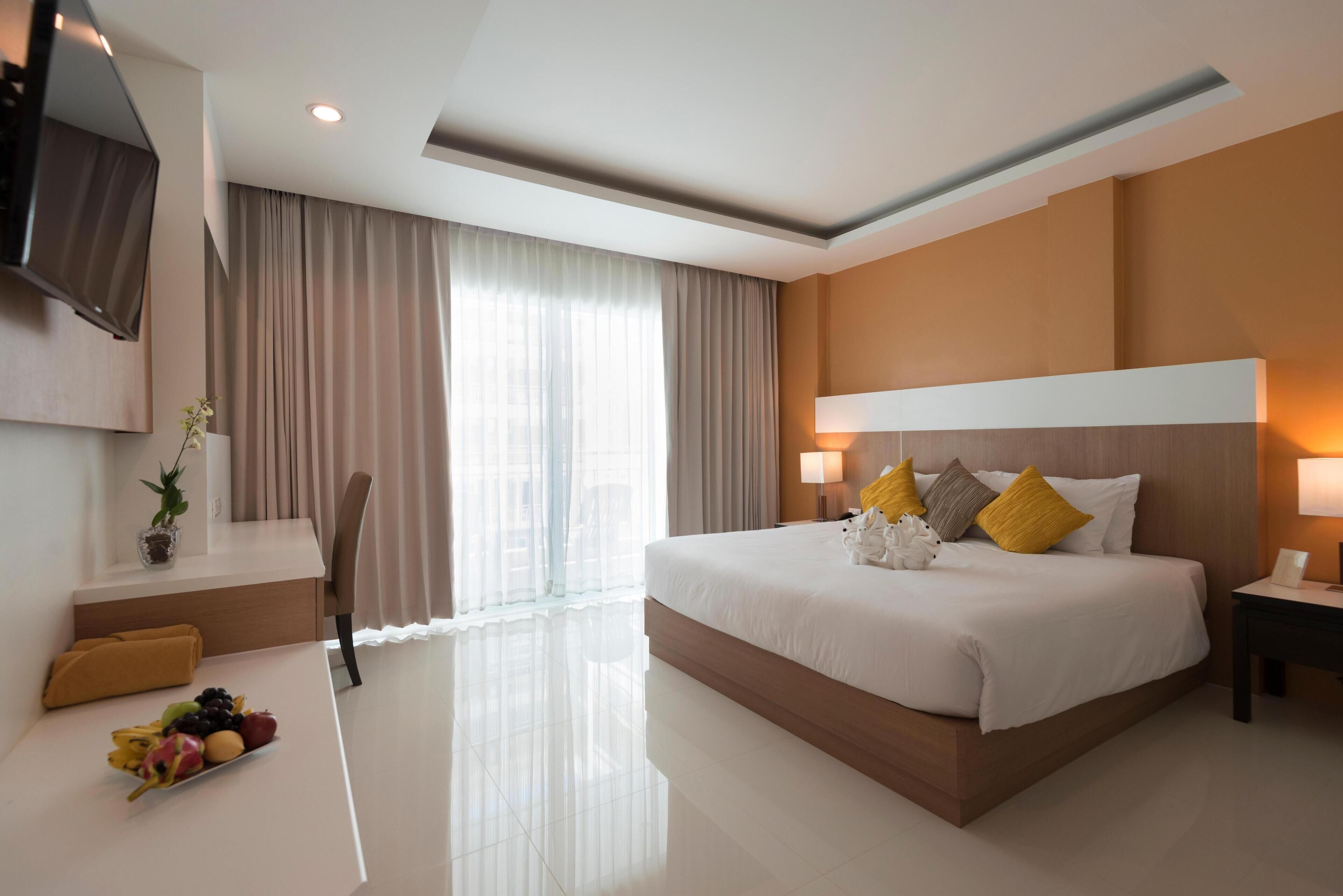 Deluxe Room, Pool Access | Premium bedding, minibar, in-room safe, desk