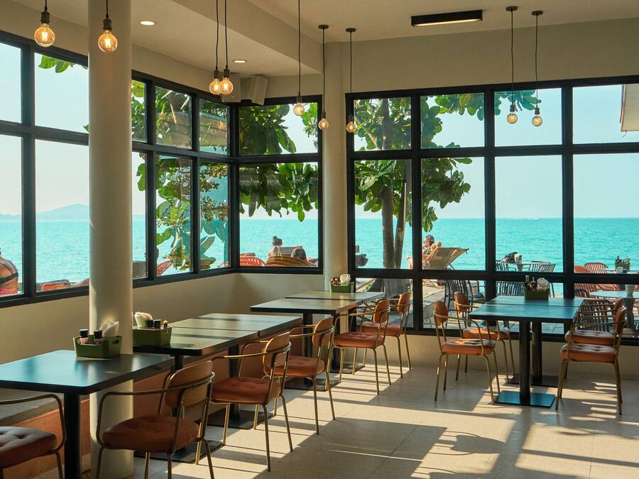 Serviço de café da manhã, culinária internacional, vistas para a praia