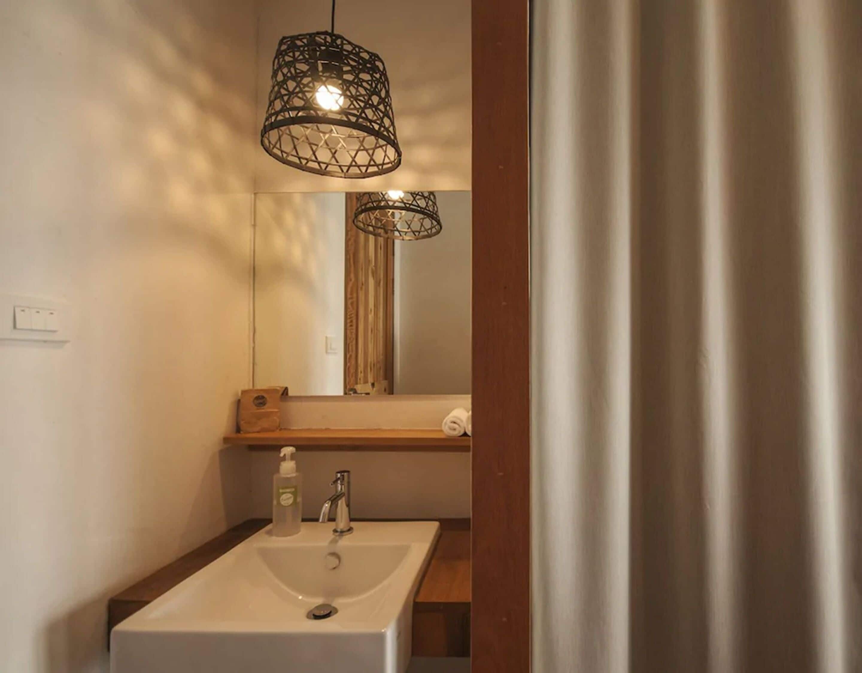 honeymoon bungalow, beachfront | bathroom sink