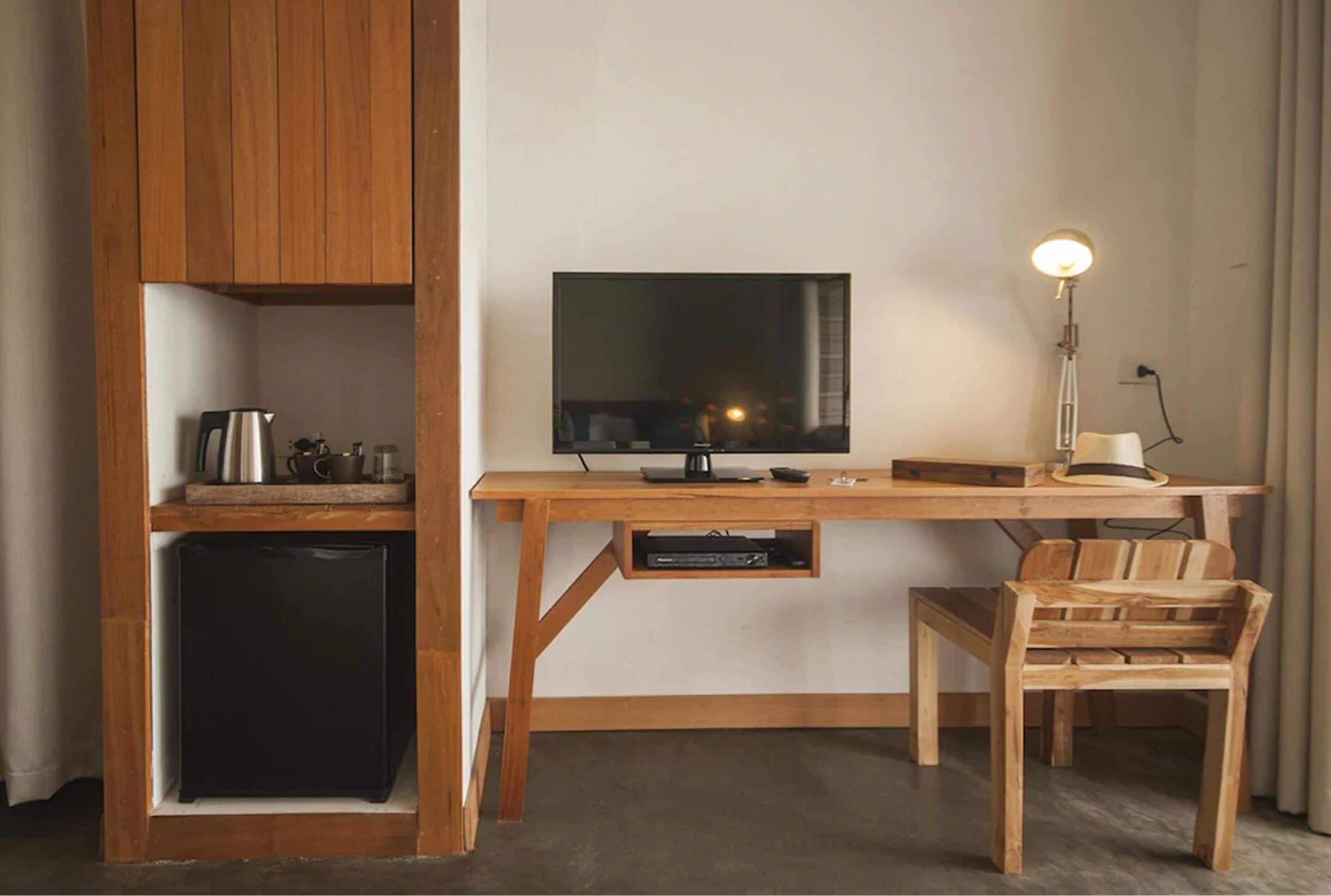 honeymoon bungalow, beachfront | room amenity