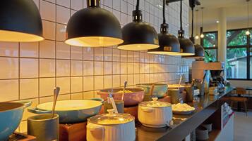 Esmorzar diari d'estil bufet (250 THB per persona)