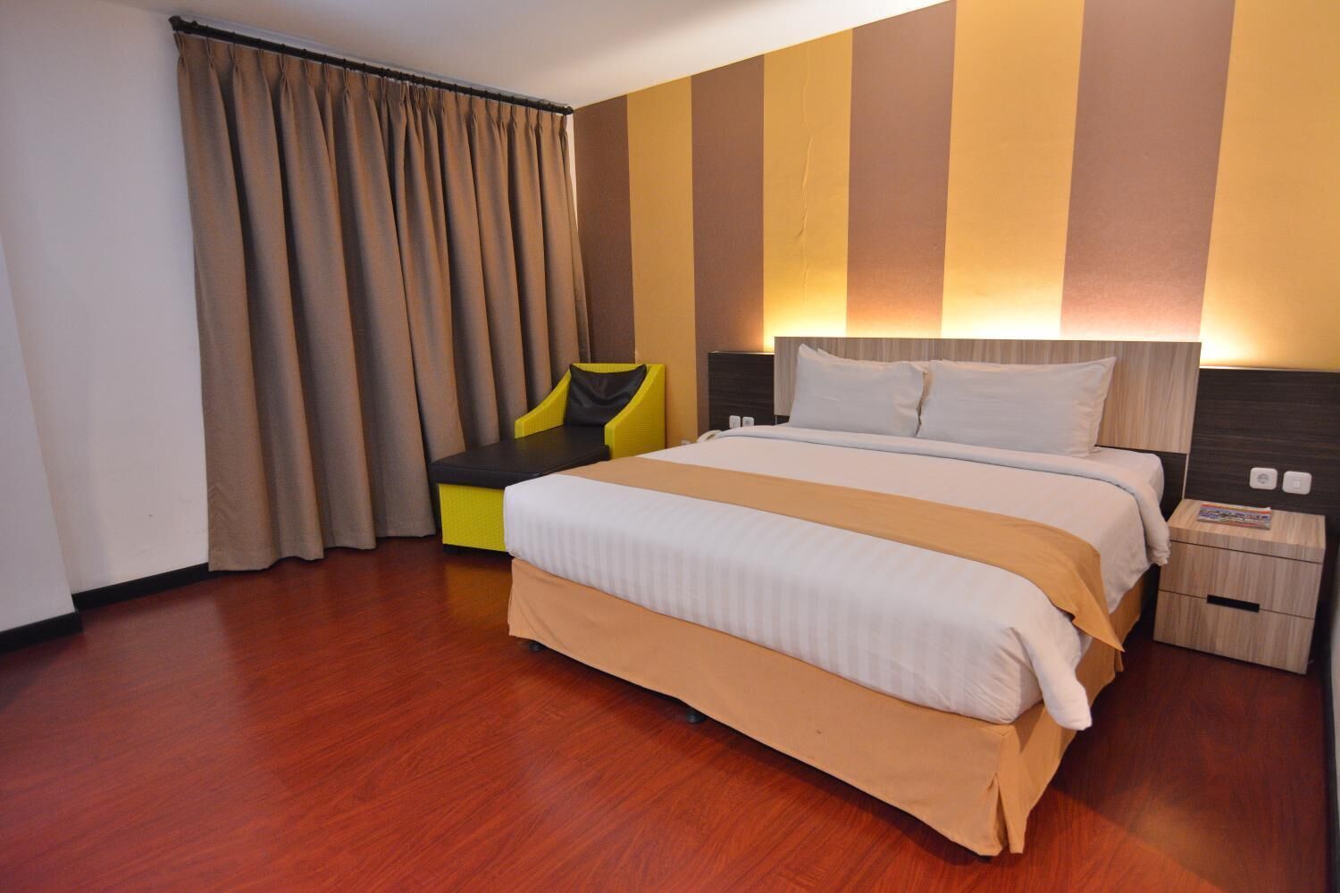 迷你吧、客房內保險箱、免費無線上網、床單