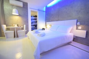 A modern hotel room with a large bed, a desk, and a chair. - Design&Art Pie' (Rome)