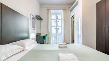 Classic-Doppelzimmer | Minibar, individuell dekoriert, Schreibtisch, schallisolierte Zimmer