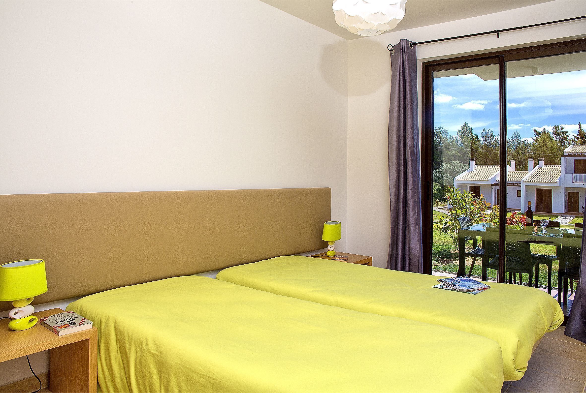 Tabla de planchar con plancha y cunas (de pago)