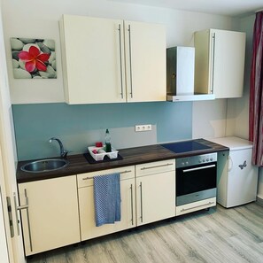 Apartment, 1 Bedroom, Non Smoking, Private Bathroom (no elevator, no air-condition) | Private kitchen