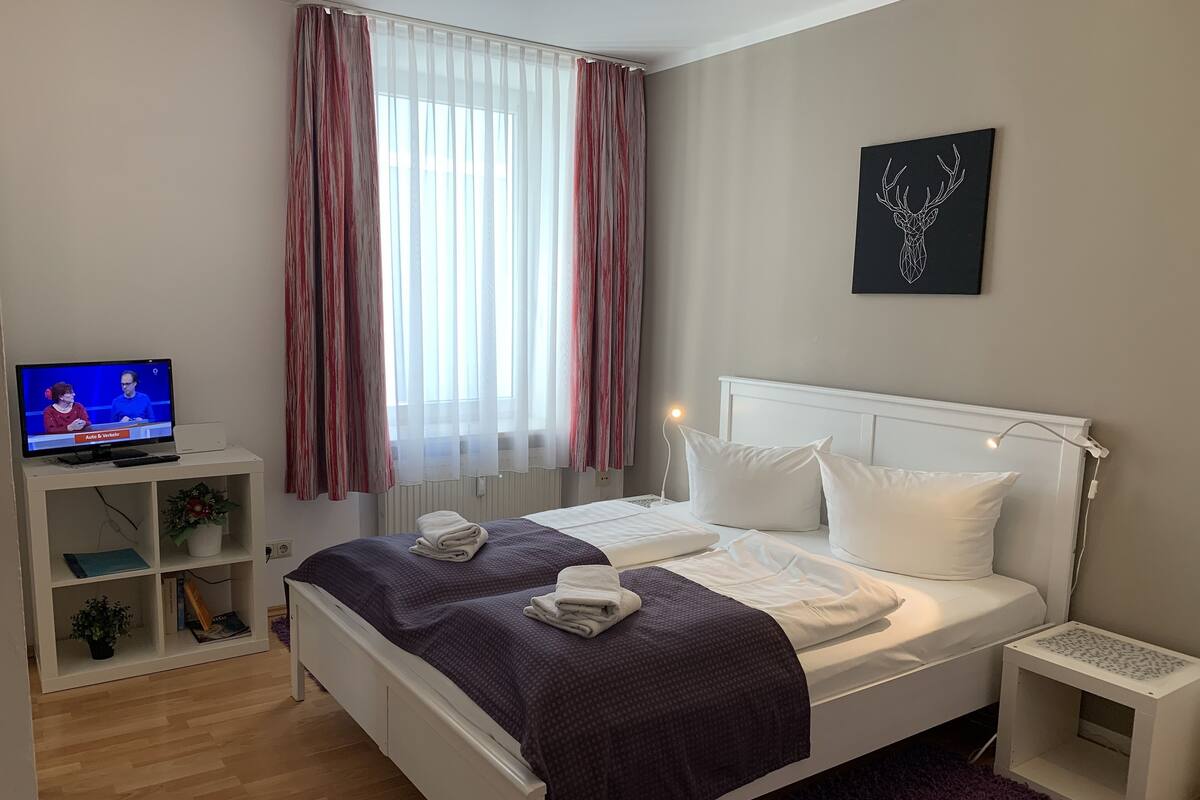 Departamento, 1 habitación, para no fumadores, baño privado (no elevator, no air-condition) | Escritorio, espacio para trabajar con laptop y cortinas blackout