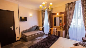 Hochwertige Bettwaren, Minibar, Zimmersafe, Schreibtisch