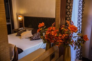 Hochwertige Bettwaren, Minibar, Zimmersafe, Schreibtisch