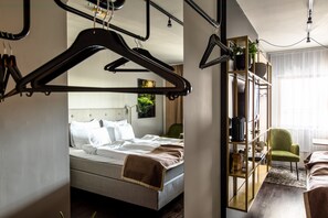Hypo-allergenic bedding, minibar, blackout curtains, free WiFi