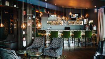 3 Bars/Lounges