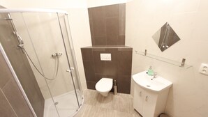 Apartment, Kitchenette (Attic ) | Bathroom | Shower, towels - Apartmánový Dům Centrum (Brno)