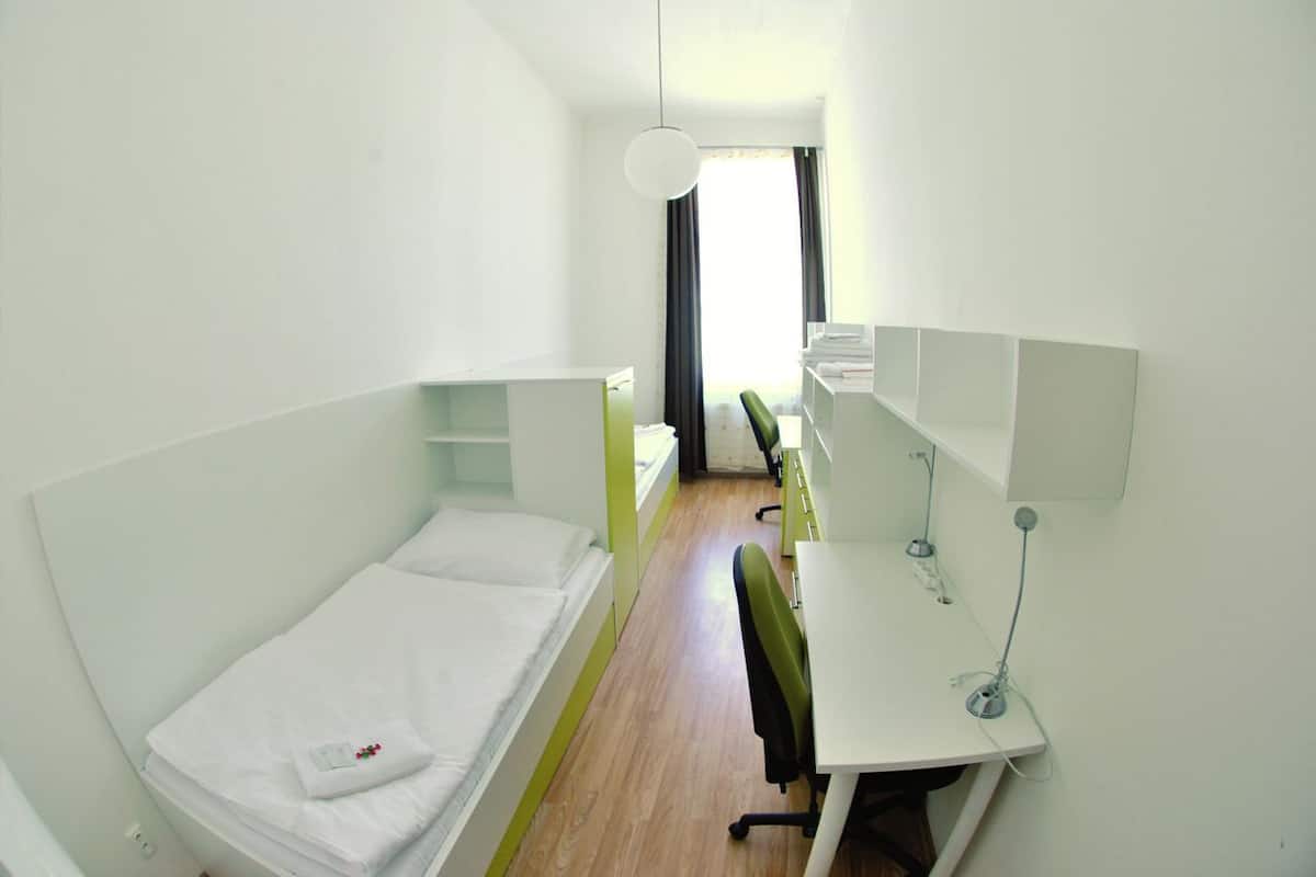 Twin Room, Shared Bathroom | WiFi (free)