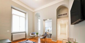 Suite Torchio ( Via del Torchio 4 ) | Living area | LCD TV - Milan Royal Suites Magenta & Luxury Apartments (Milan)