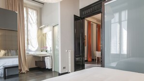 Suite Mozart ( Via Carducci 5) | Seprai premium, selimut bulu angsa, minibar, dan brankas