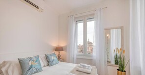 Suite Michelangelo 2 ( Via Boccaccio 27 ) | Premium bedding, down duvets, minibar, in-room safe - Milan Royal Suites Magenta & Luxury Apartments (Milan)