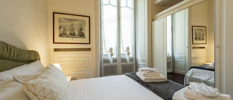 Appart'hôtel, 1 chambre (Mozart II - Via Giosuè Carducci 5) | Literie de qualité supérieure, couette en duvet d'oie, minibar