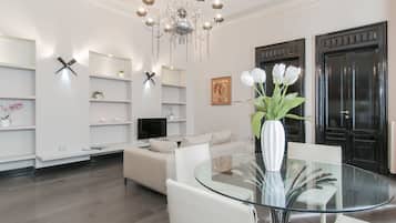 Condo, 1 habitación (Mozart - Via Giosuè Carducci 5) | Área de sala de estar | Televisión LCD