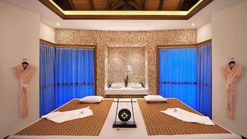 Couples treatment room(s), sauna, hot tub, steam room