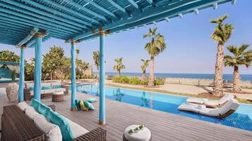 2 piscinas al aire libre, tumbonas