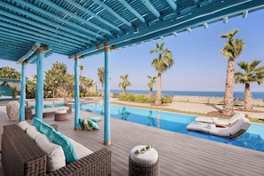 2 piscinas al aire libre, tumbonas