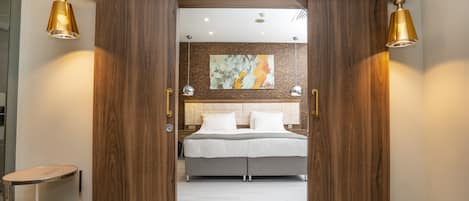Suite, Garden View | Room amenity