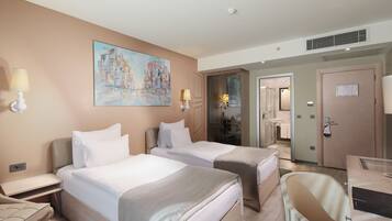 1 makuuhuone, untuvapeitot, minibaari, tallelokero huoneessa