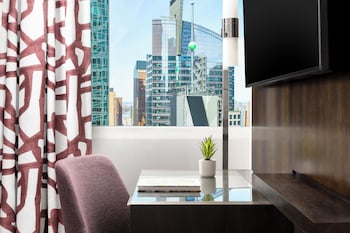 Room, 1 King Bed, Corner (Times Square View) | Premium bedding, in-room safe, desk, laptop workspace at Hilton Garden Inn New York/Times Square Central