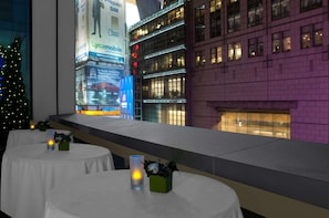 供應早餐、午餐和晚餐,義大利料理