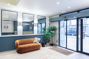 Reception - Hotel De Venise (Paris)