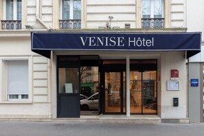 Front of property - Hotel De Venise (Paris)