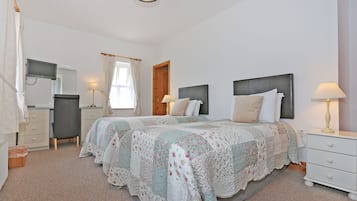 Comfort Twin Room | Laptop workspace, soundproofing, free WiFi, bed sheets