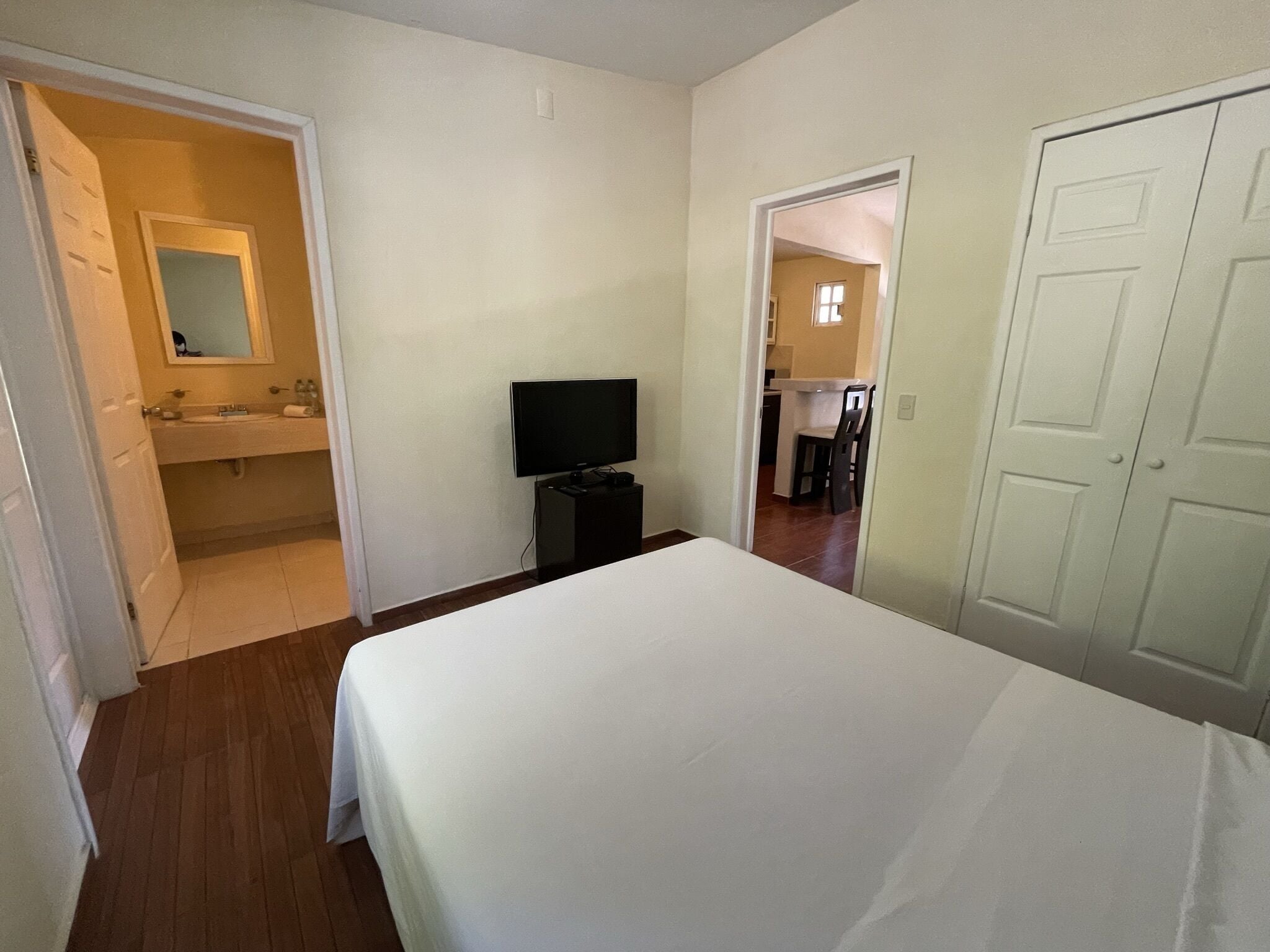 executive double room | 1 bedroom, minibar, blackout curtains, iron/ironing board