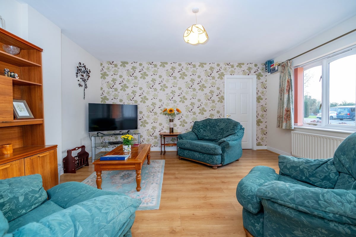 Cottage, Accessible, Ensuite (Swallow) | Lounge