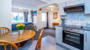 Cottage, akses difabel, ensuite (Cuckoo) | Dapur bersama