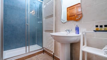 Double Room, Ensuite (Barn Owl) | Bathroom