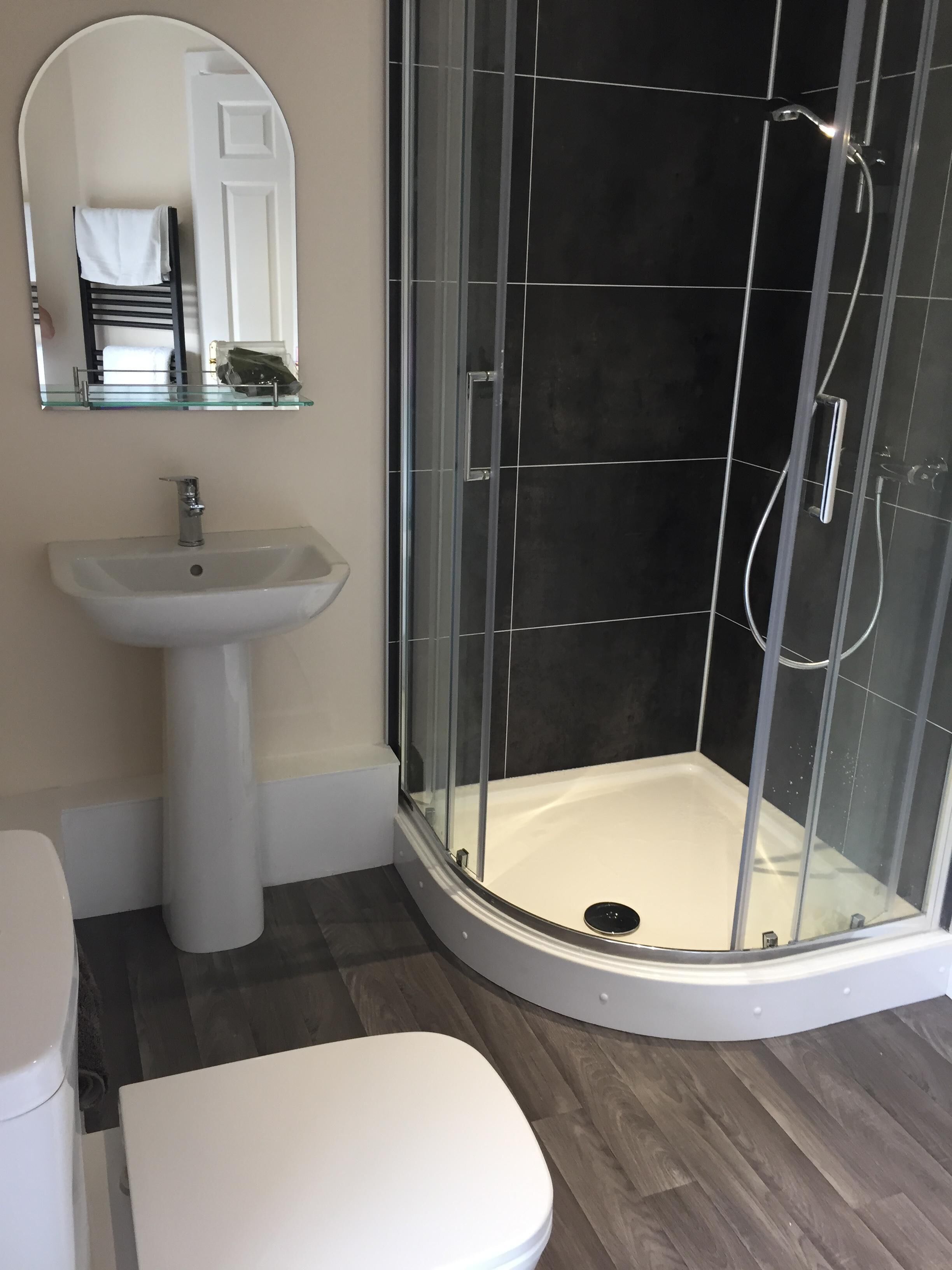 family cottage, ensuite | bathroom