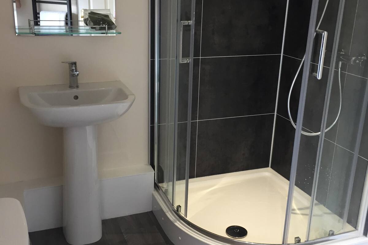 family cottage, ensuite | bathroom