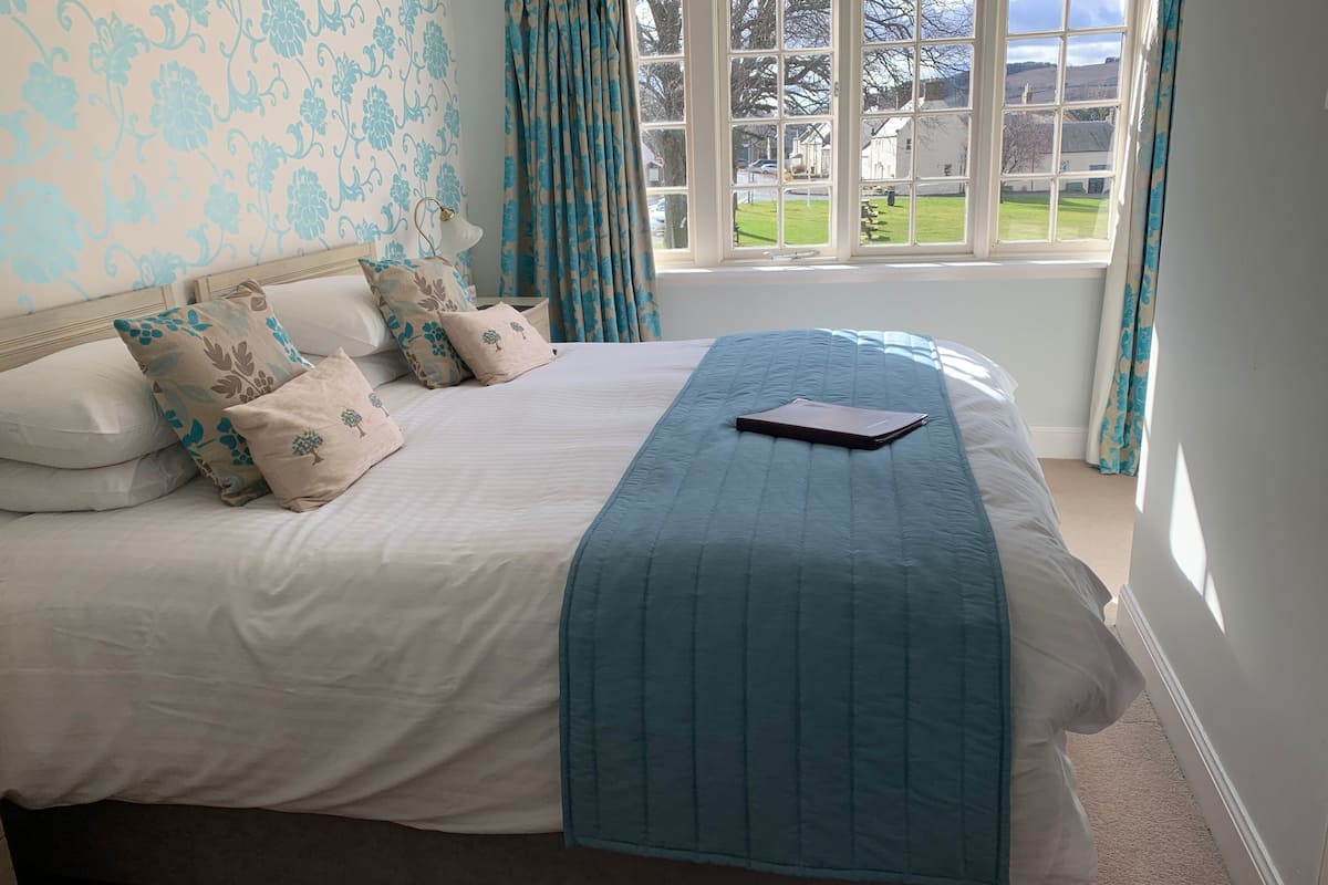 triple room, ensuite | egyptian cotton sheets, premium bedding, pillow-top beds