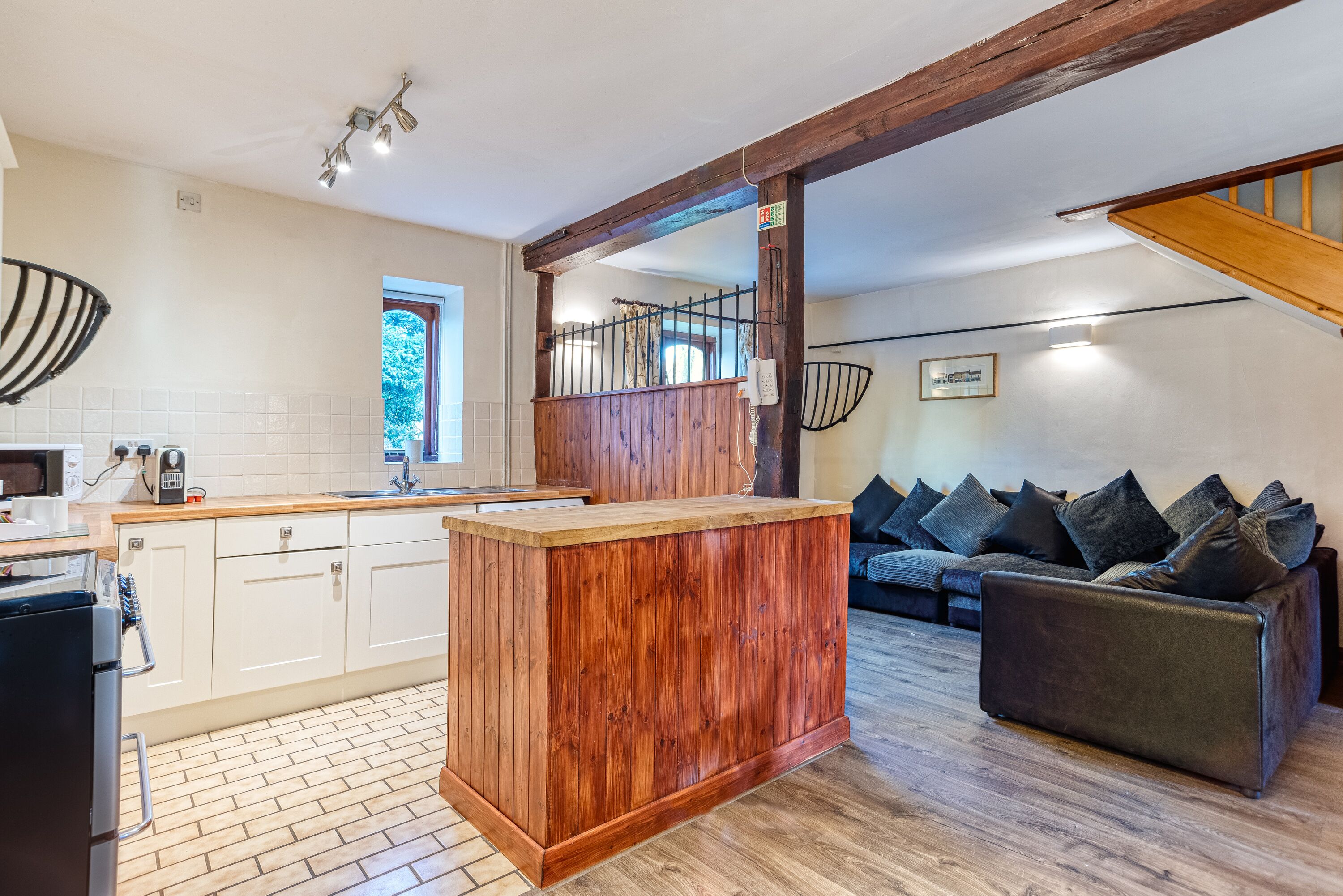 standard cottage, private bathroom (the stable) | lounge