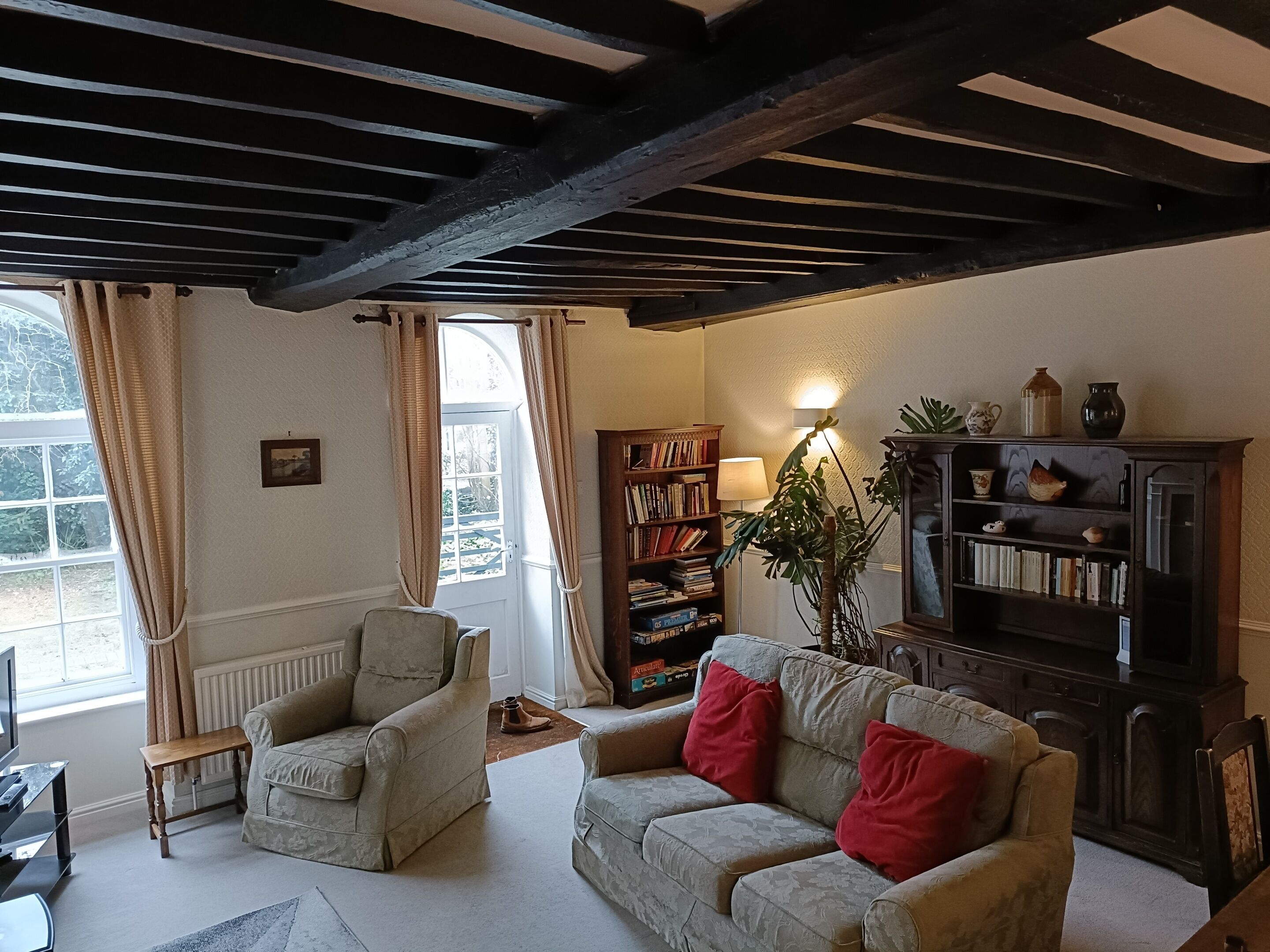 standard cottage, private bathroom (mrs page) | lounge