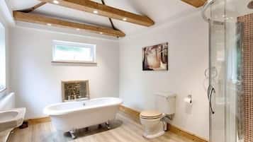 Superior Double or Twin Room, Ensuite (Number 8) | Bathroom | Hair dryer, towels, toilet paper