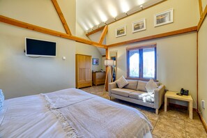 Suite Standard, bagno in camera, vista giardino (Orchard Room (Mezzanine)) | Biancheria da letto di alta qualità, con stile personalizzato