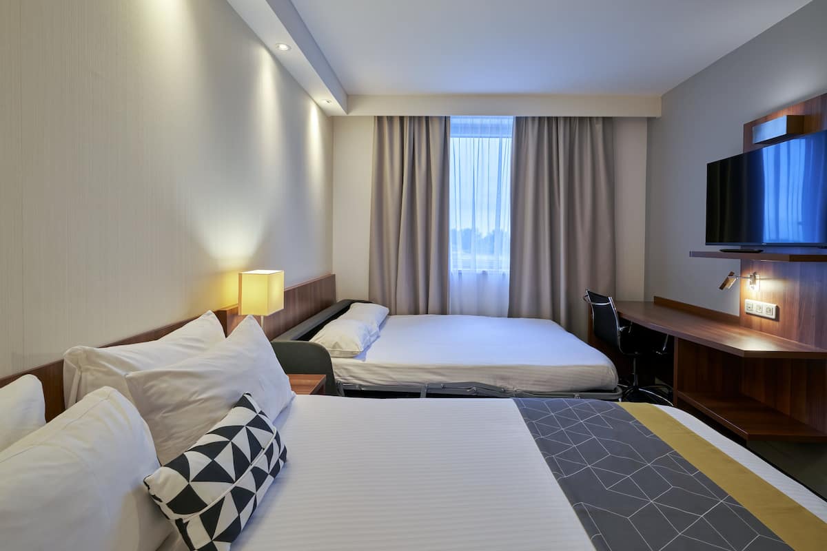 Habitación estándar, 1 cama Queen size y sofá cama (Free Breakfast) | Ropa de cama de alta calidad y caja de seguridad en la habitación