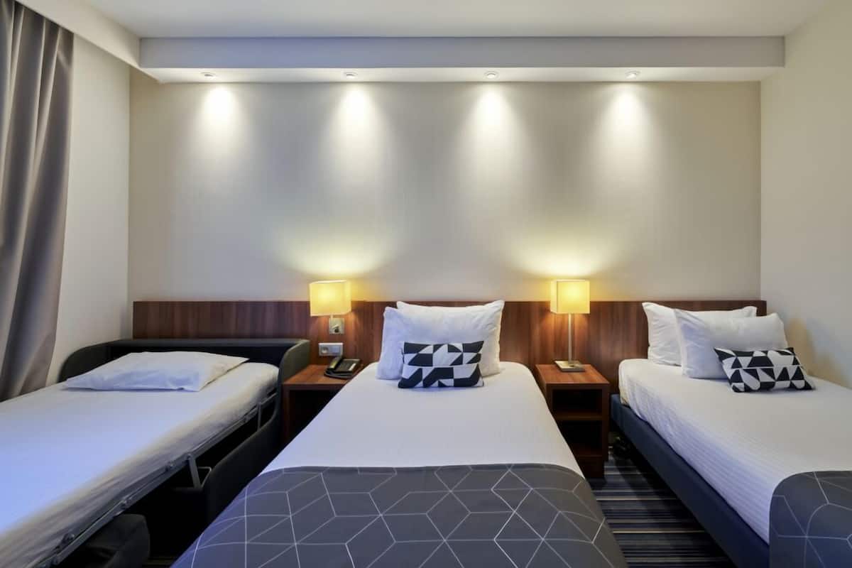 standard room, multiple beds (free breakfast) | premium bedding, in-room safe, desk, soundproofing