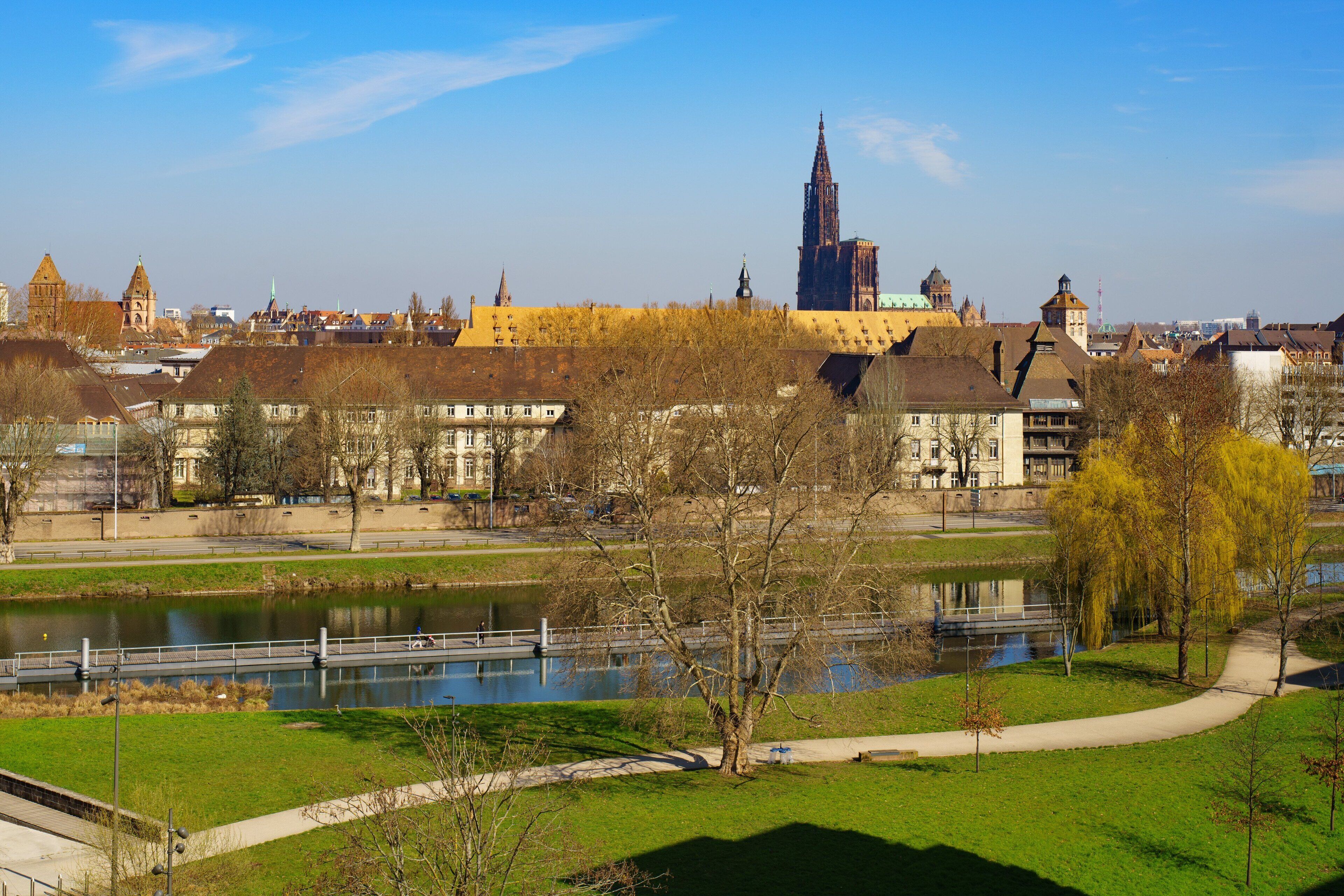 standard room, 1 queen bed (canal view, free breakfast) | premium bedding, in-room safe, desk, soundproofing