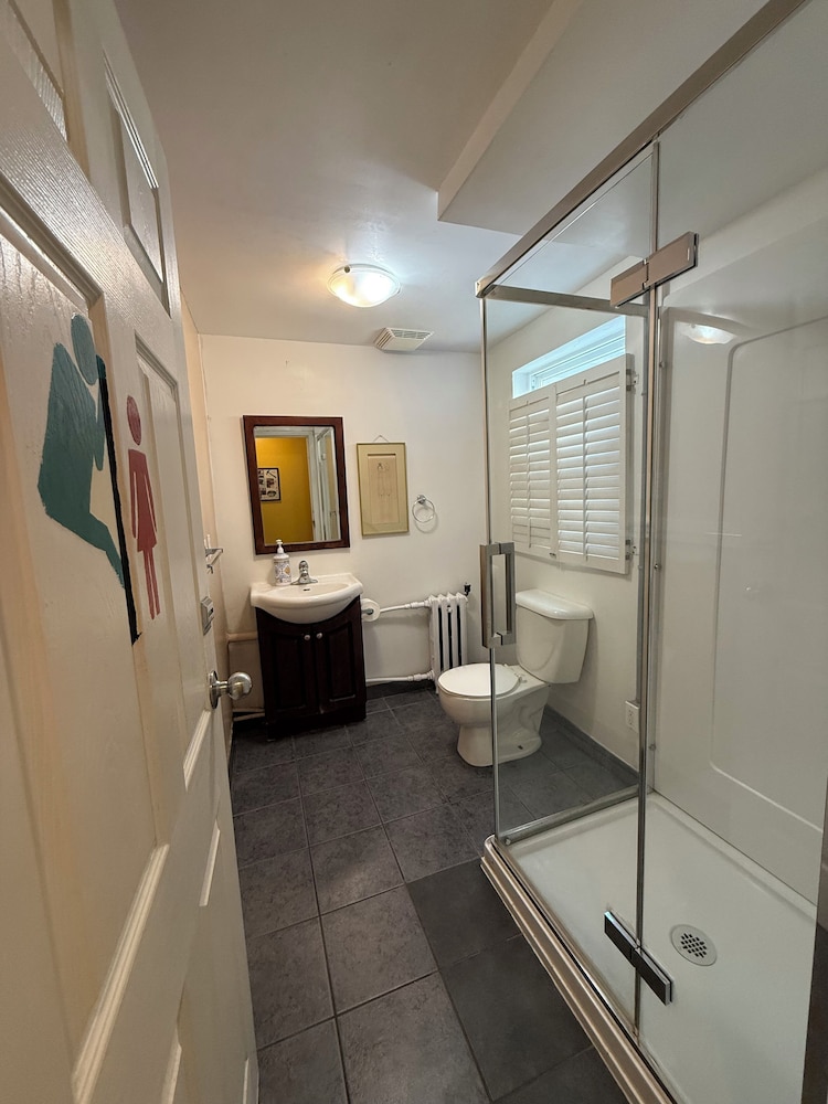 Ottawa Backpackers Inn by null